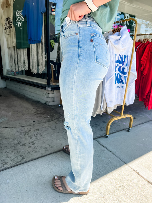 Lateral Gig | Brynn Light Wash Judy Blue 90's Straight Distressed Denim Jeans